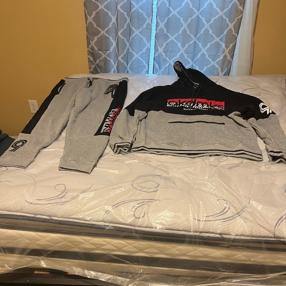 Akademiks Sweatsuit